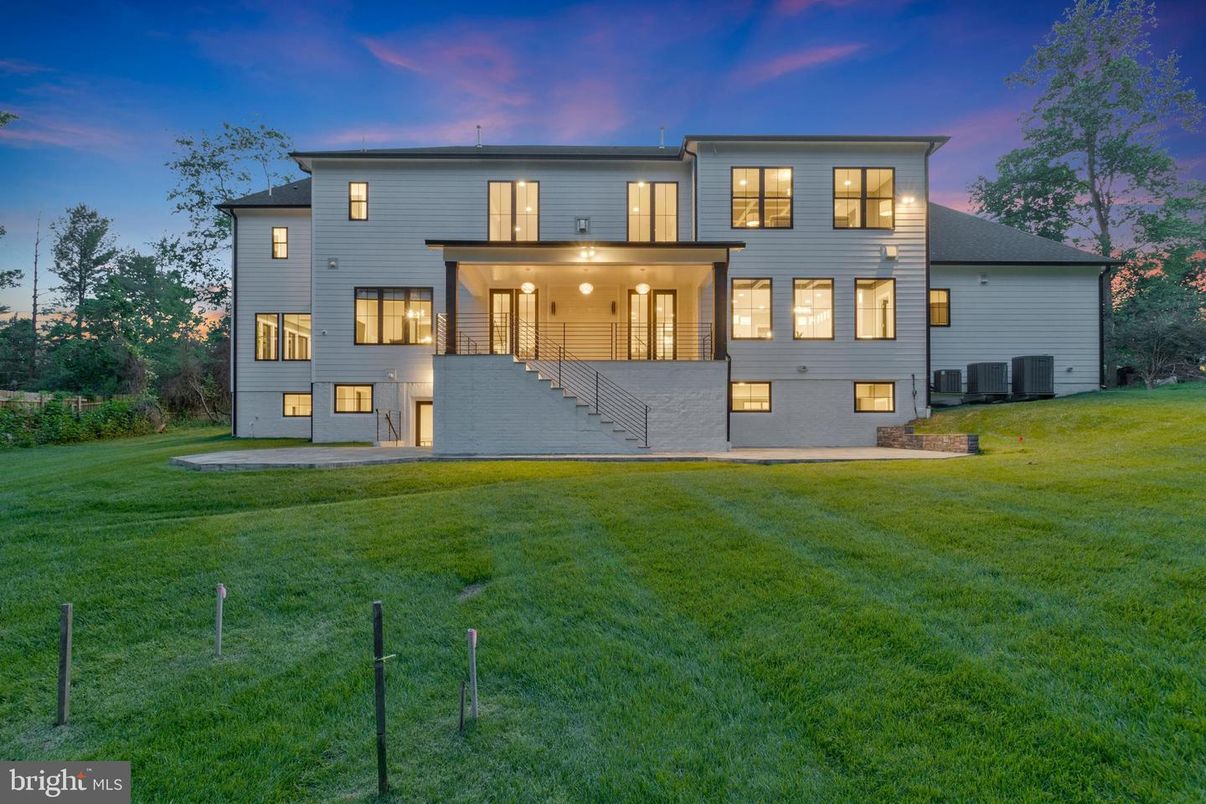 Backyard, Exterior, Facade, Modern