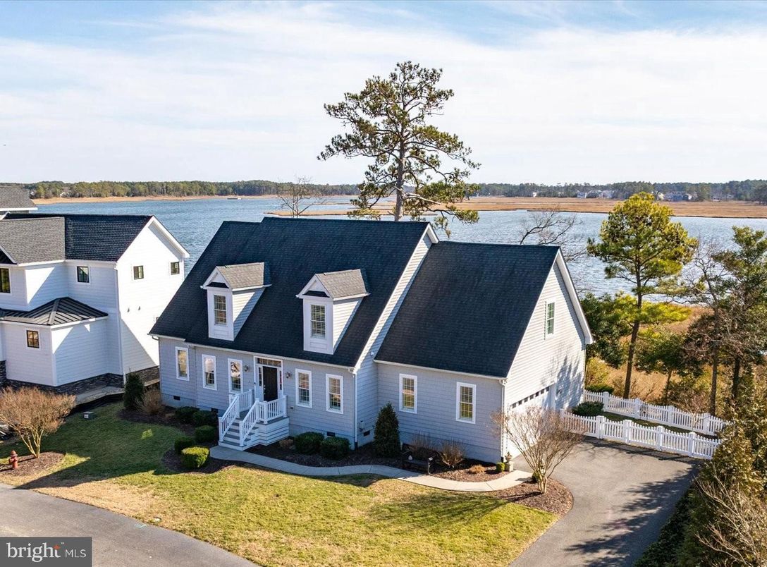 Exterior, Water