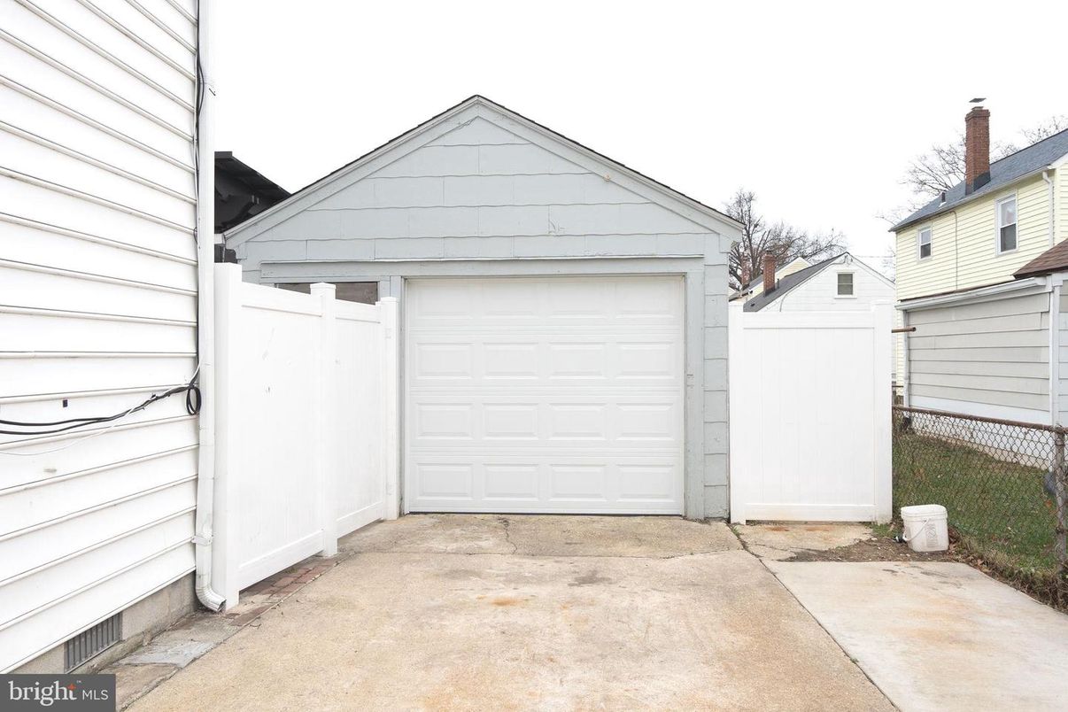 Detached Garage, Exterior