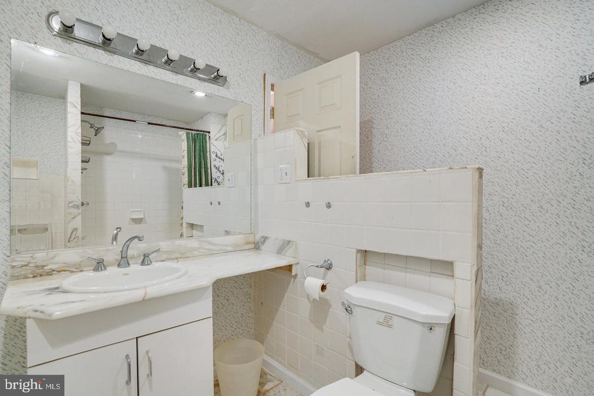 Bathroom, Interior, Tile Countertops