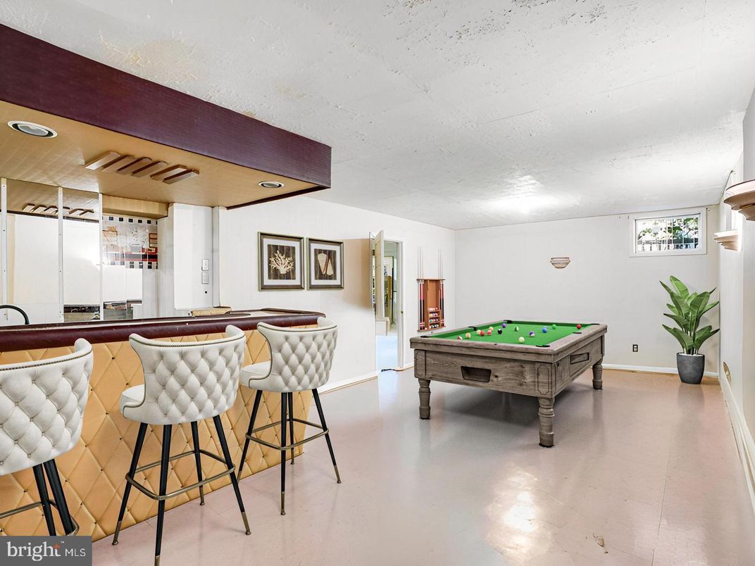 Billiard Table, Game Room, Interior, Recessed Lighting