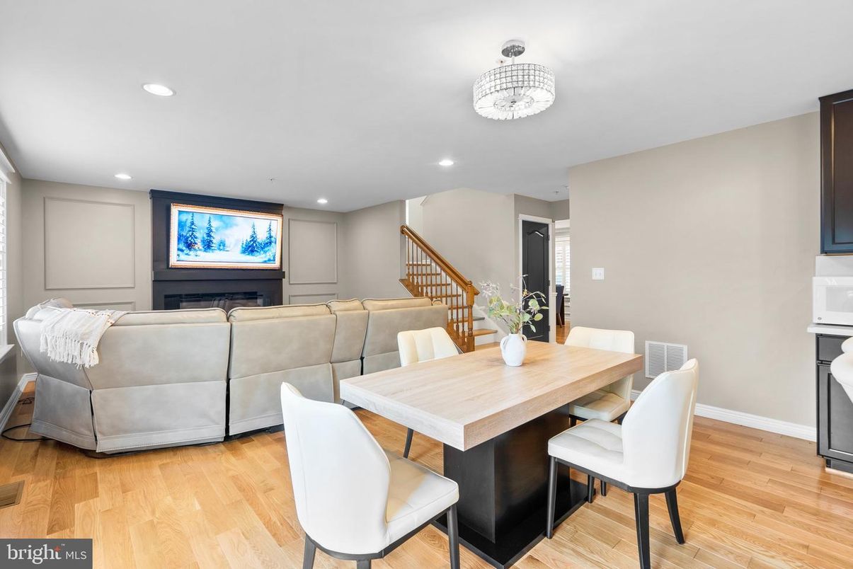 Dining room, Interior, Living room, Recessed Lighting, Wood Texture Flooring