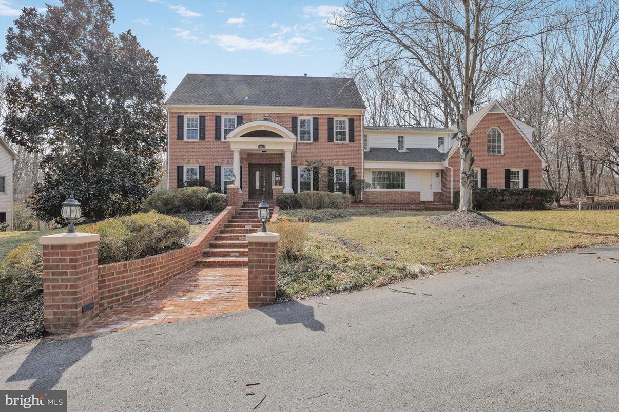 Exterior, Facade, Brick Facade, Georgian