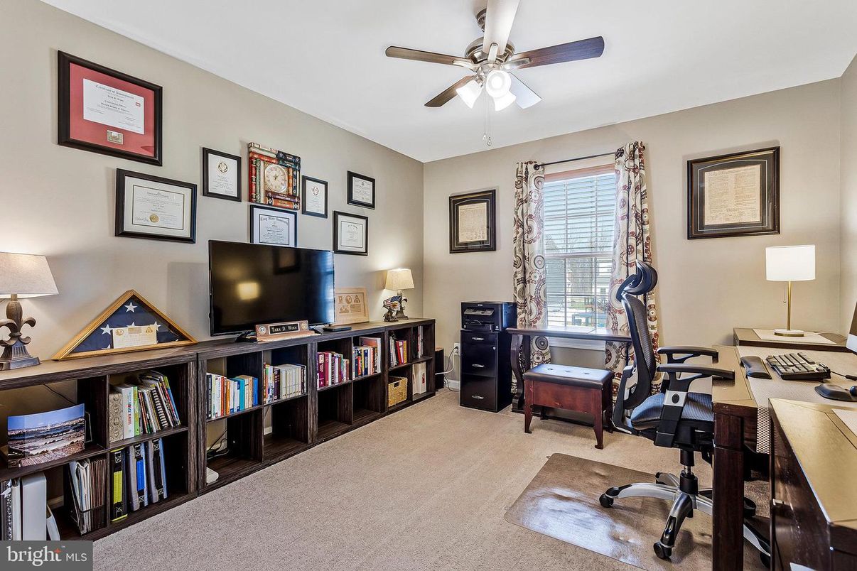 Home Office, Interior