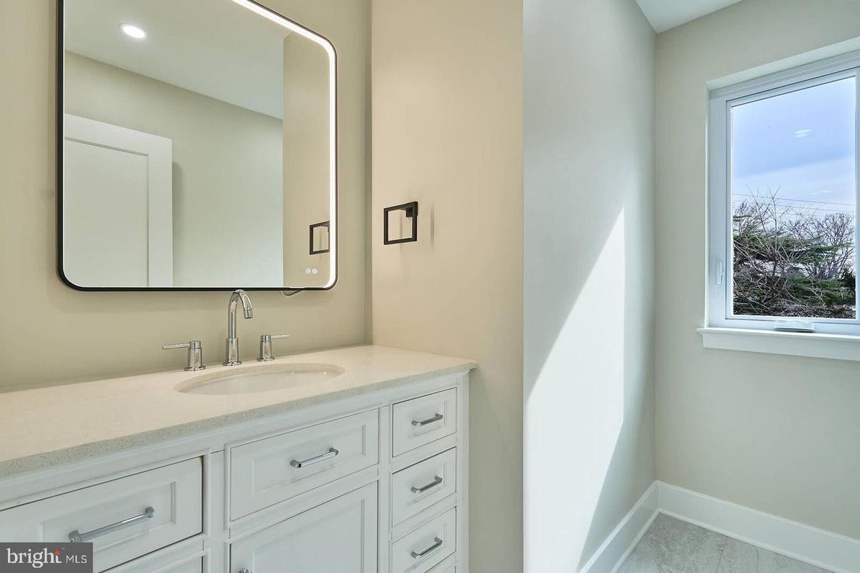 Bathroom, Interior, Recessed Lighting