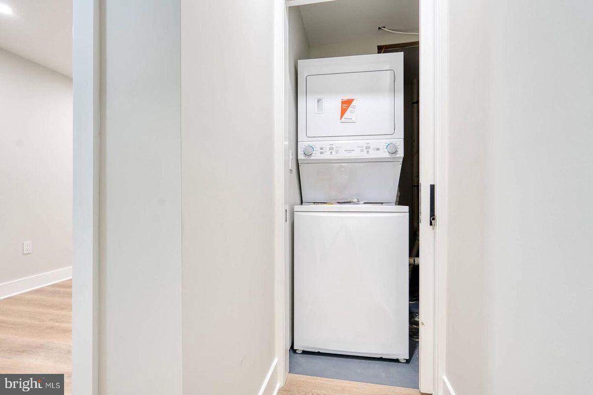 Interior, Utility Closets, Washer, Wood Texture Flooring