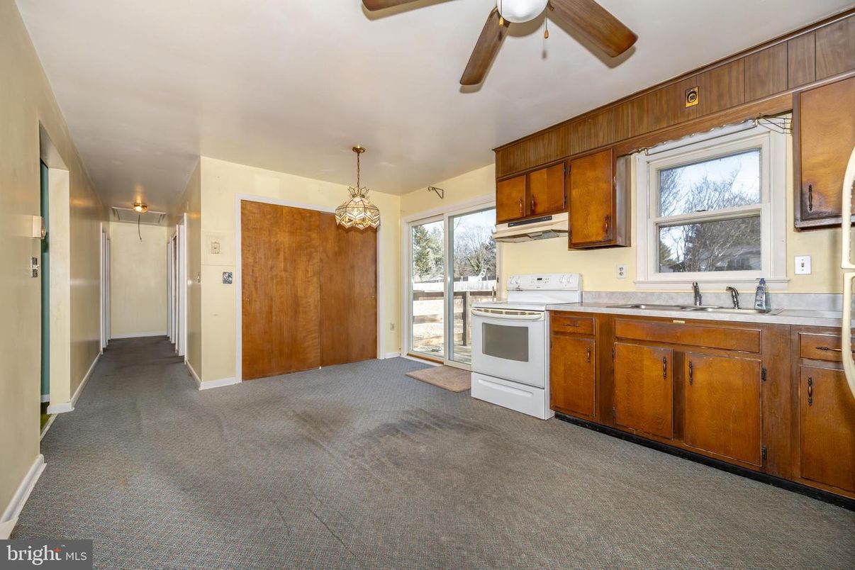 Chandelier, Interior, Kitchen