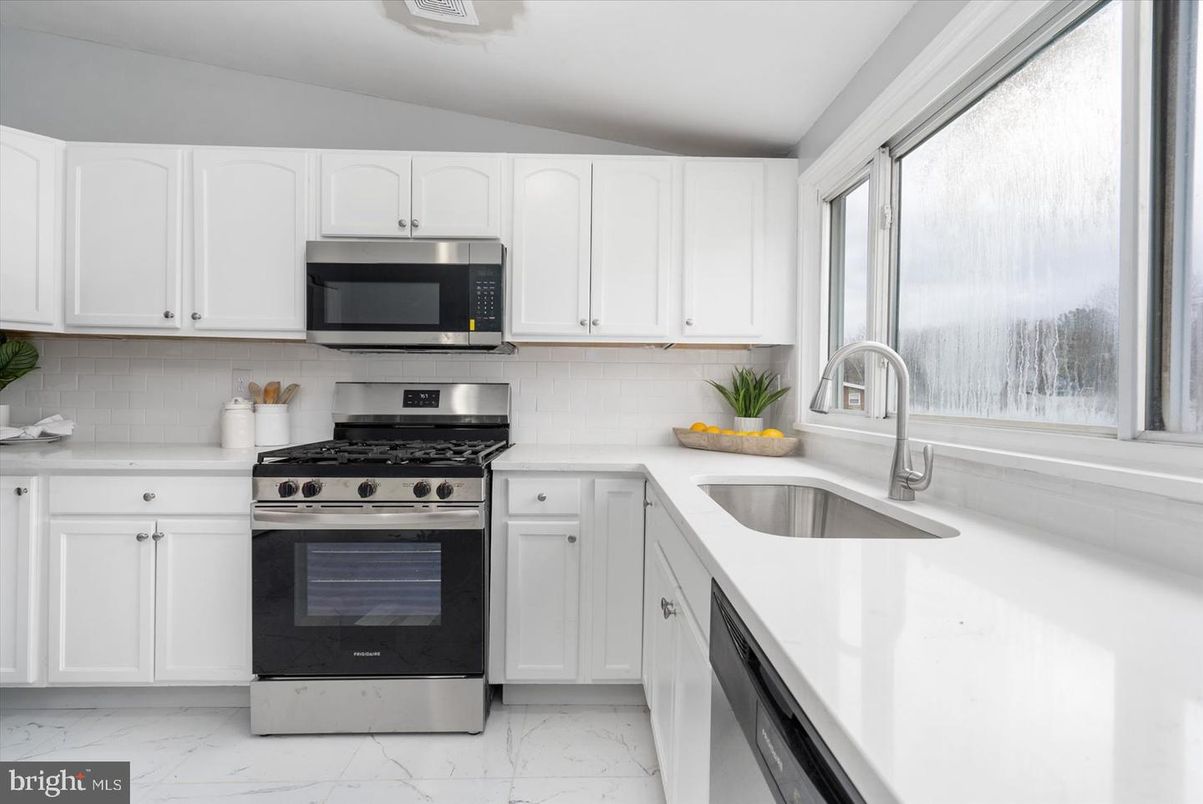 Interior, Kitchen, Marble, Stainless Steel Appliances