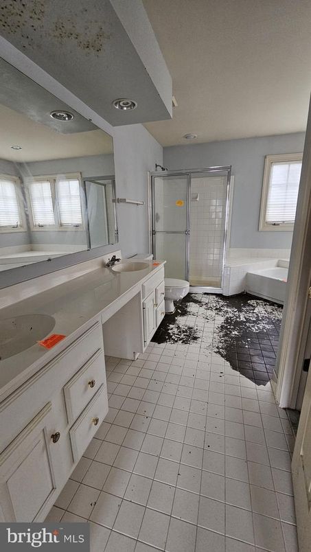 Bathroom, Dual Sink Vanities, Glass Shower, Interior