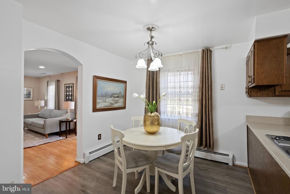 Chandelier, Dining room, Interior, Pendant Lights, Recessed Lighting, Wood Texture Flooring