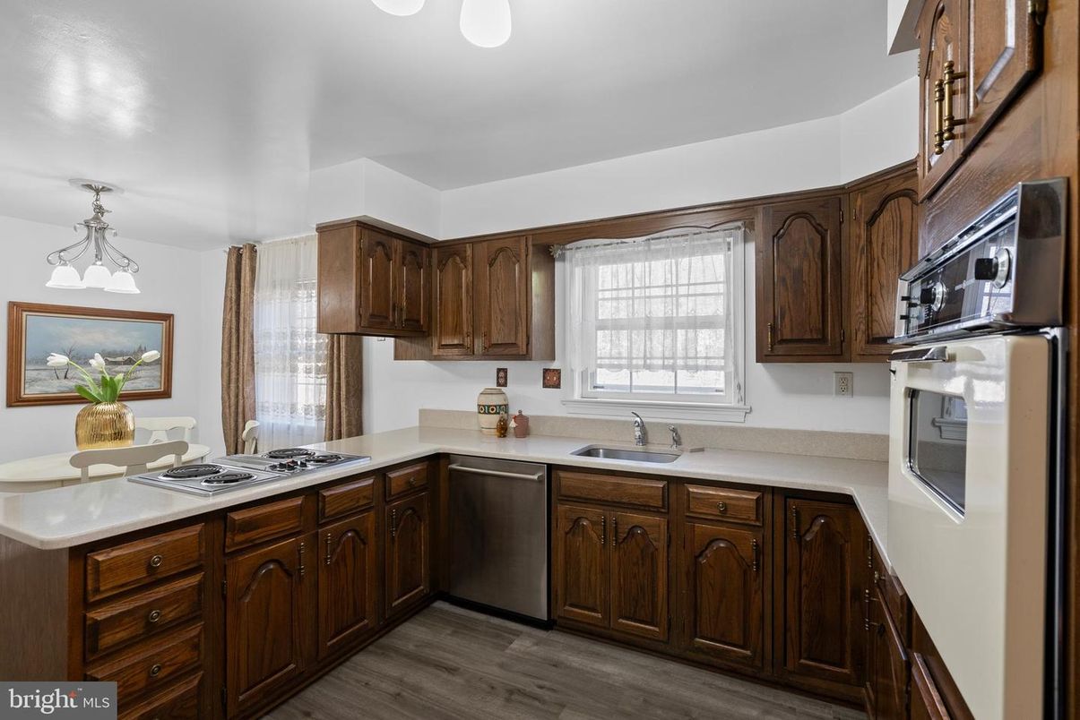 Interior, Kitchen, Pendant Lights, Wood Texture Flooring