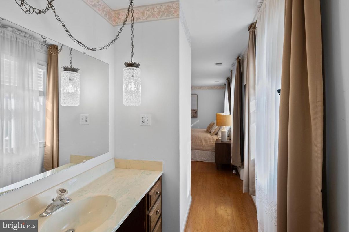 Bathroom, Bedroom, Interior, Pendant Lights, Wood Texture Flooring