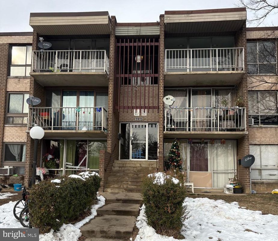 Exterior, Facade, Brick Facade, Rowhouse