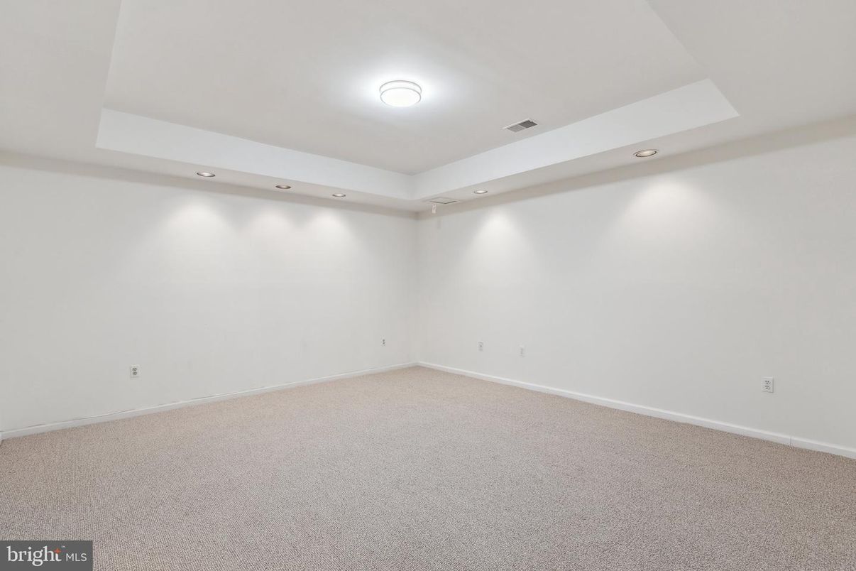 Empty room, Interior, Recessed Lighting