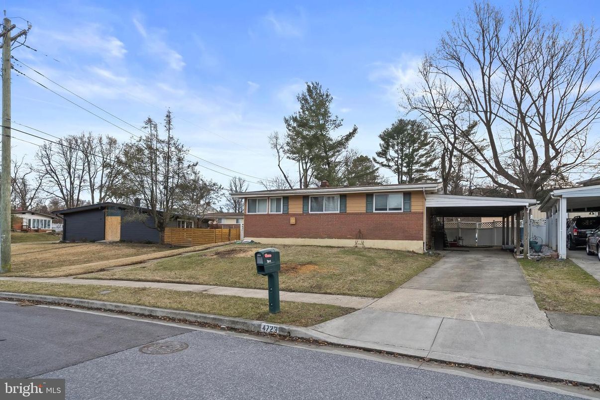 Exterior, Facade, Brick Facade, Ranch