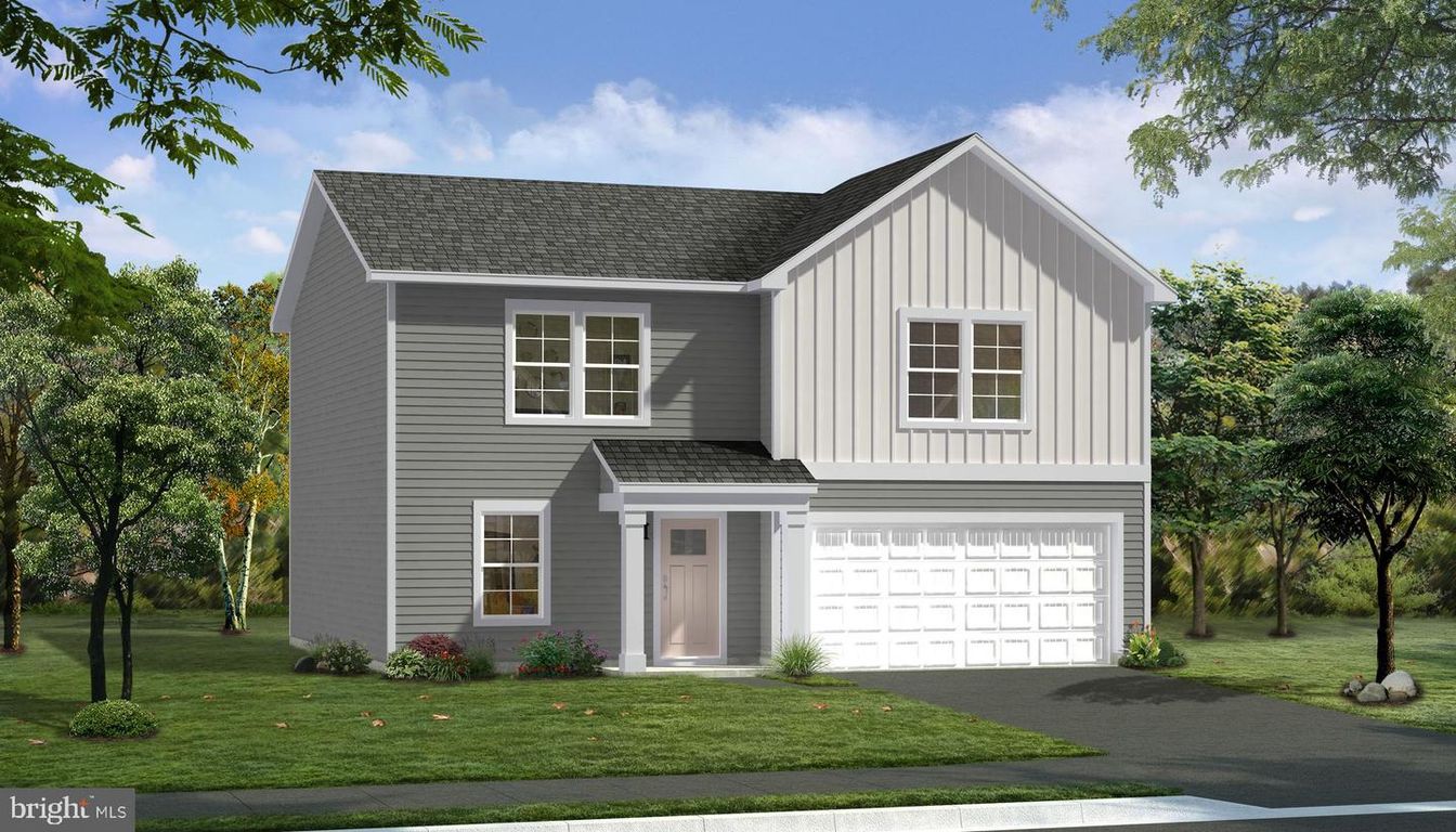 Attached, Exterior, Facade, Farmhouse