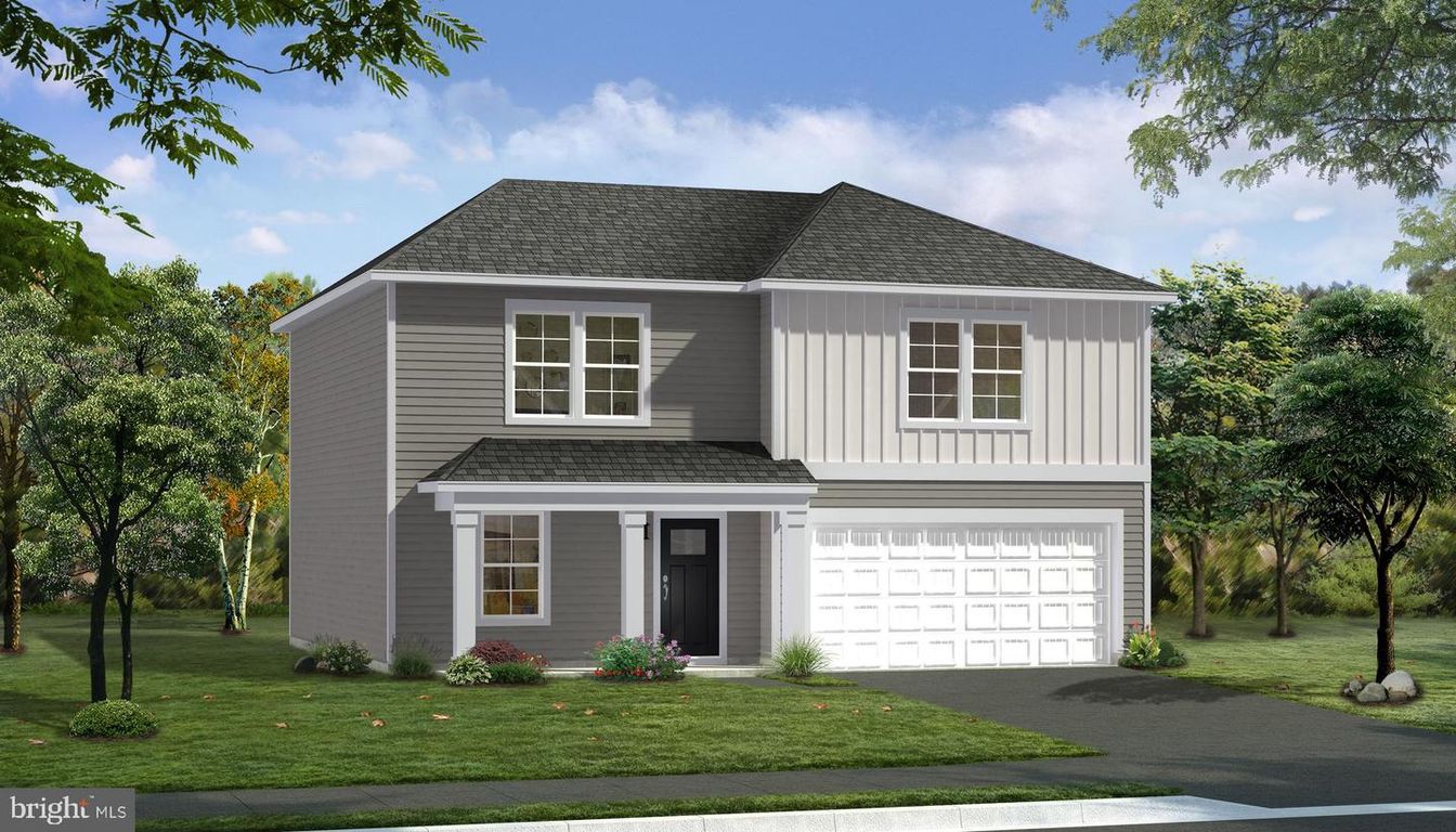 Attached, Exterior, Facade, Farmhouse