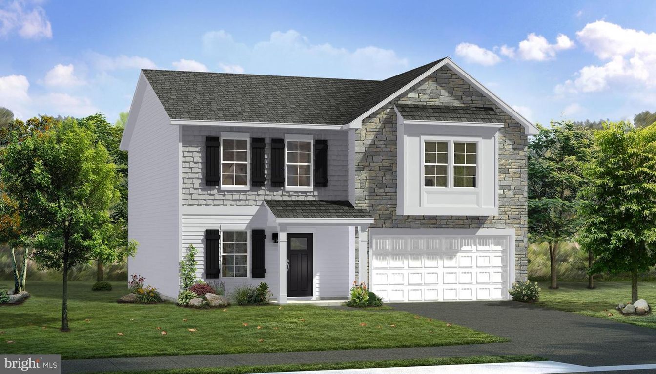 Attached, Exterior, Facade, Brick Traditional