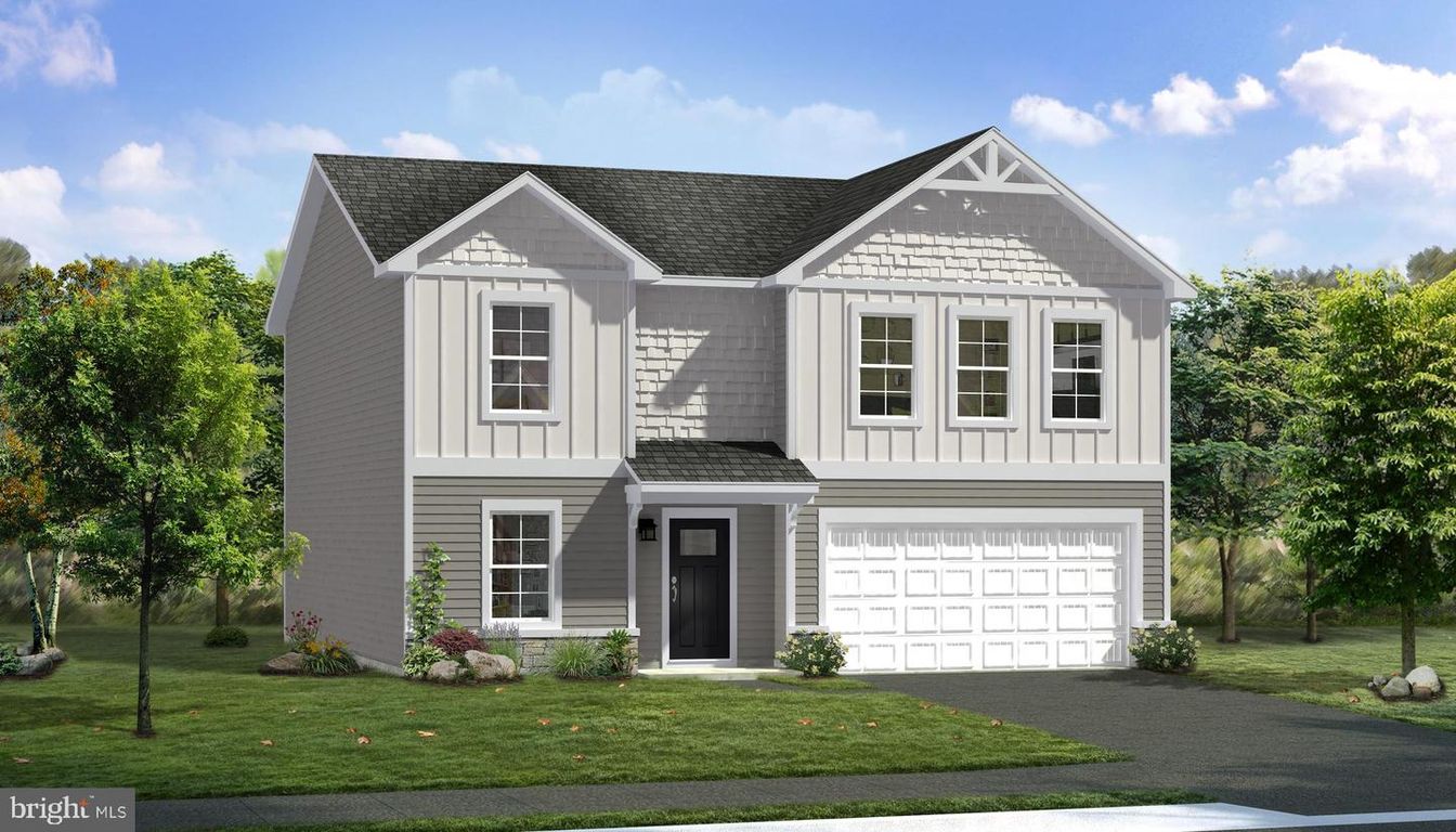 Attached, Exterior, Facade, Farmhouse