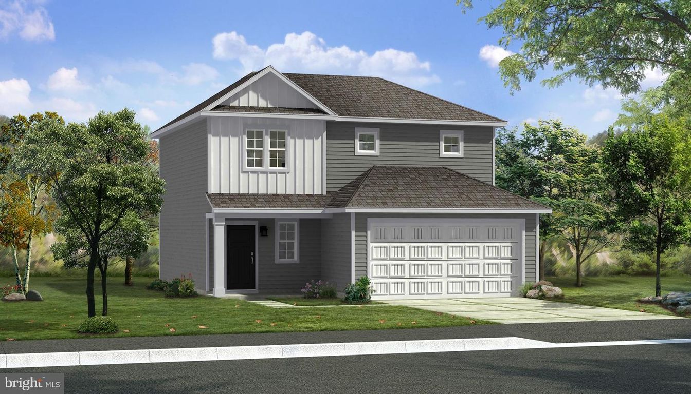 Attached, Exterior, Facade, Farmhouse