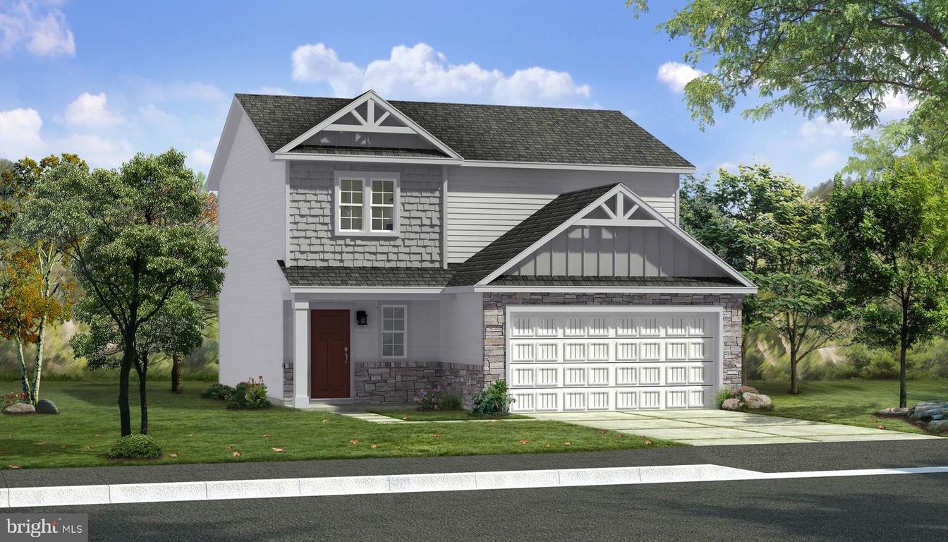 Attached, Exterior, Facade, Farmhouse