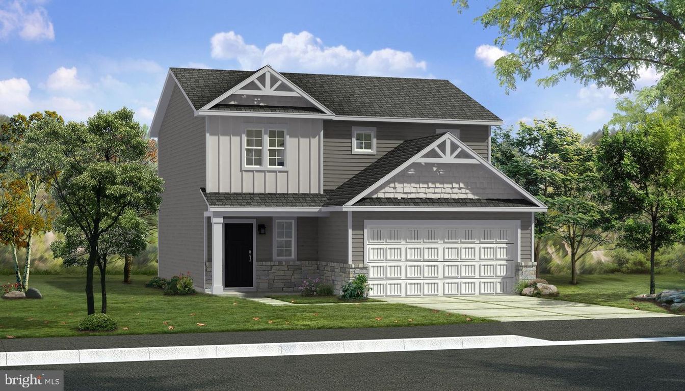 Attached, Exterior, Facade, Farmhouse