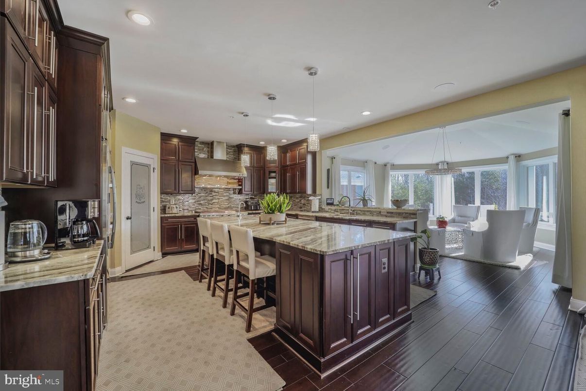 Dining room, Interior, Kitchen, Pendant Lights, Recessed Lighting, Wood Texture Flooring