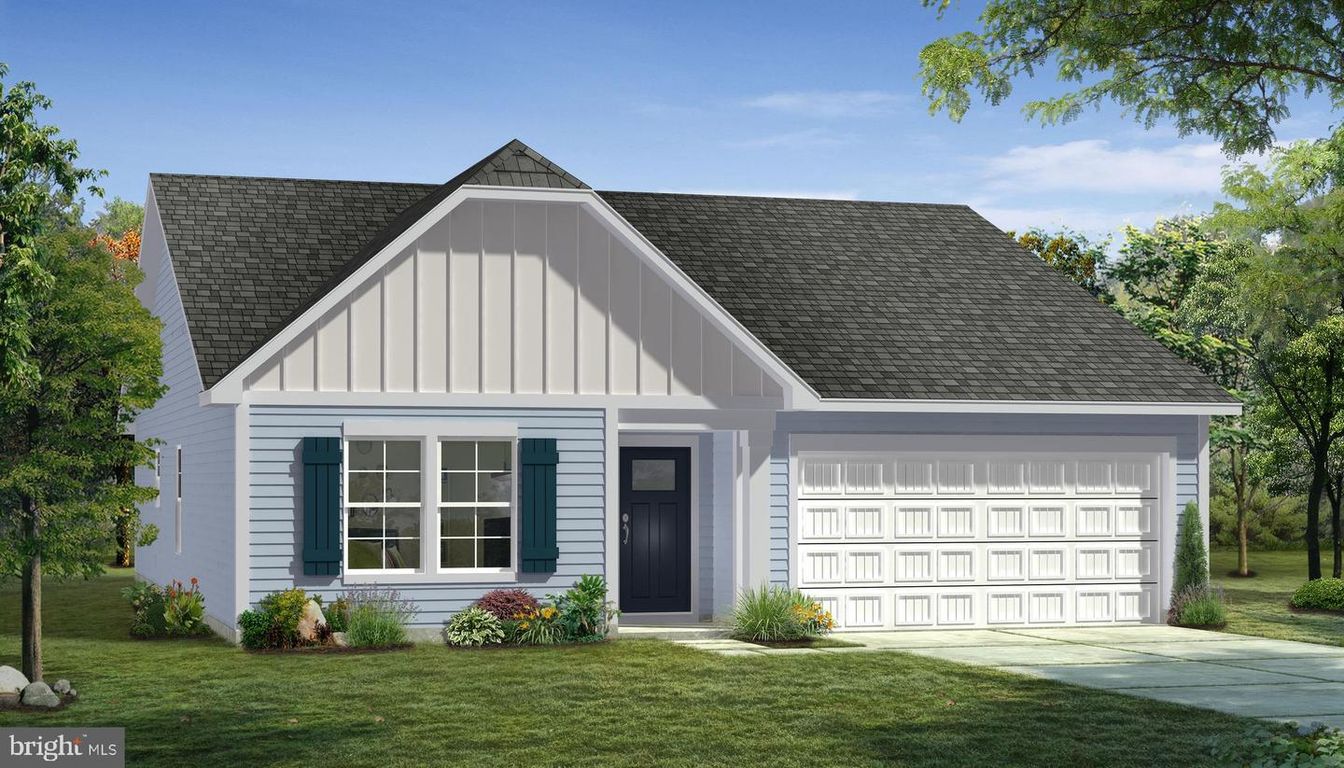 Attached, Exterior, Facade, Farmhouse