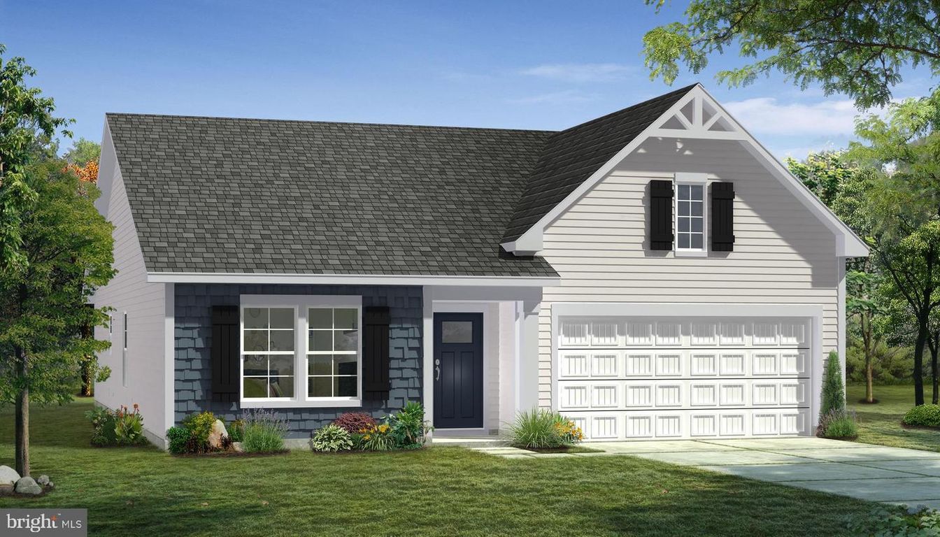 Attached, Exterior, Facade, Farmhouse