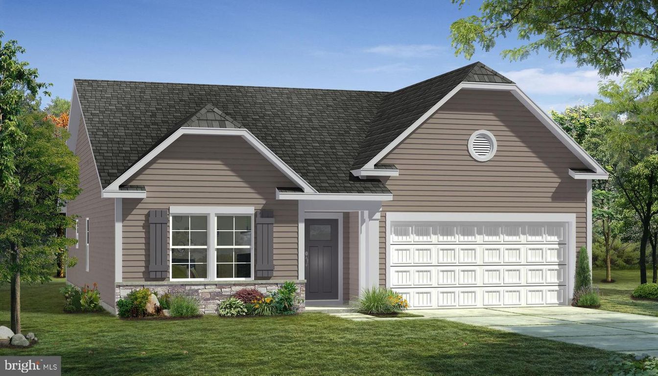 Attached, Exterior, Facade, Ranch