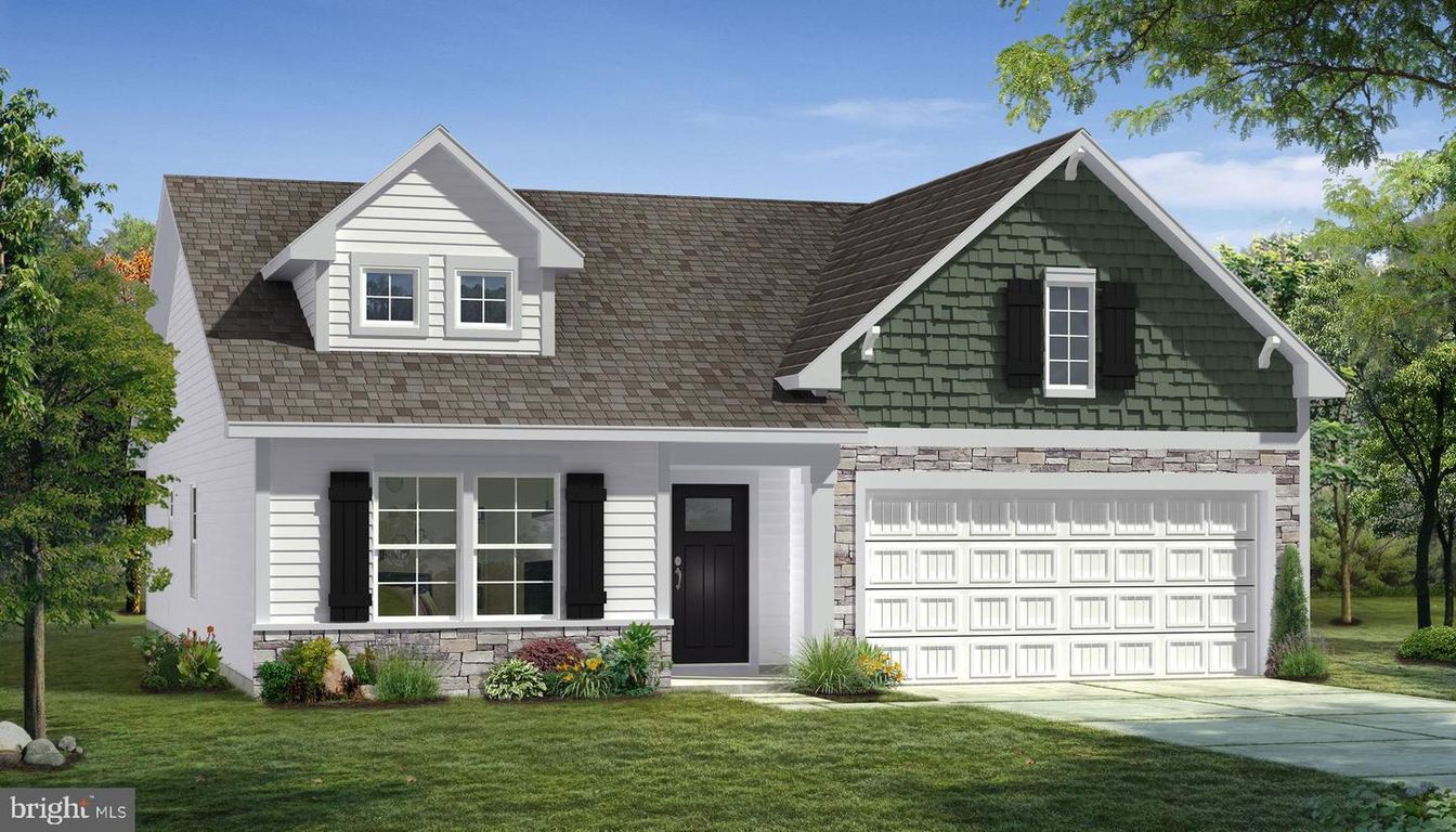 Attached, Exterior, Facade, Farmhouse