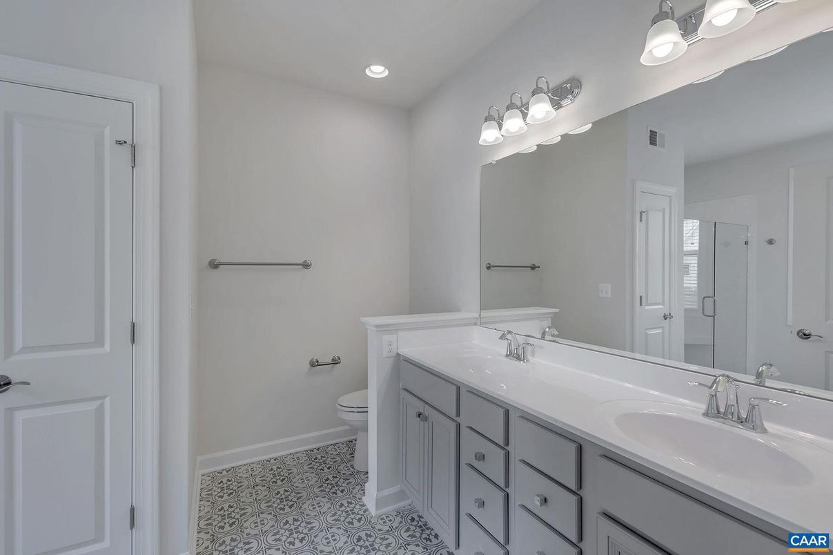 Bathroom, Dual Sink Vanities, Interior, Recessed Lighting