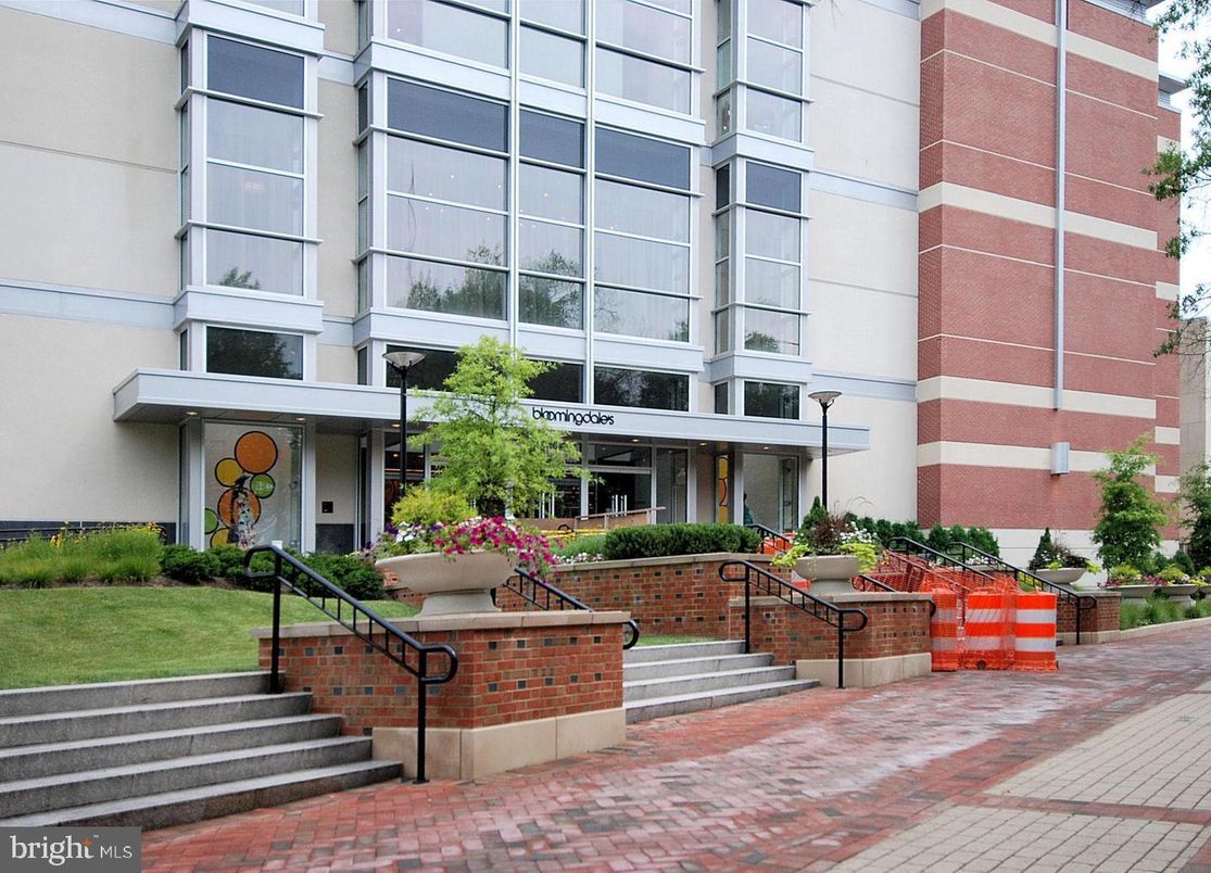 Exterior, Facade, Brick Facade, Highrise