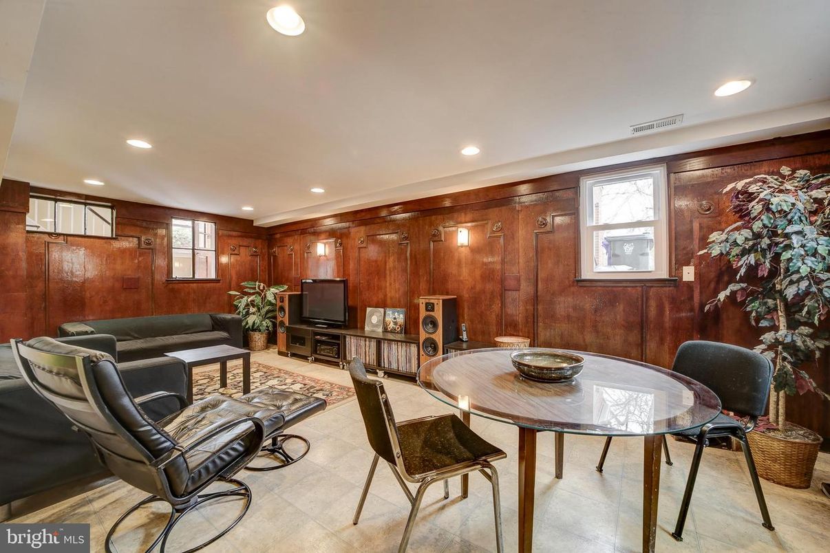 Dining room, Interior, Living room, Recessed Lighting, Wooden Walls
