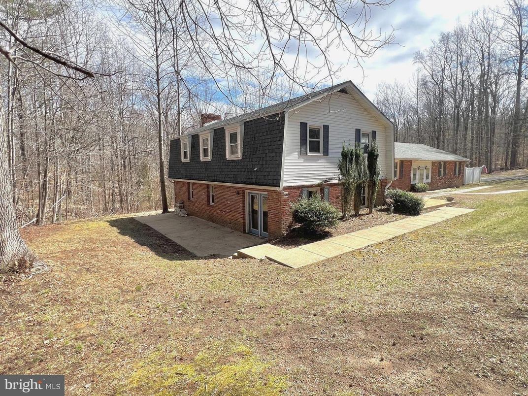 Exterior, Facade, Brick Facade, Raised Ranch