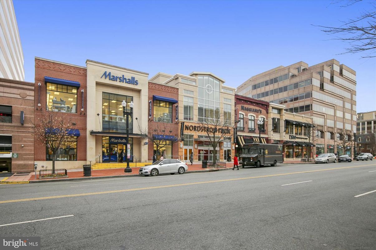 Exterior, Facade, Condo Building