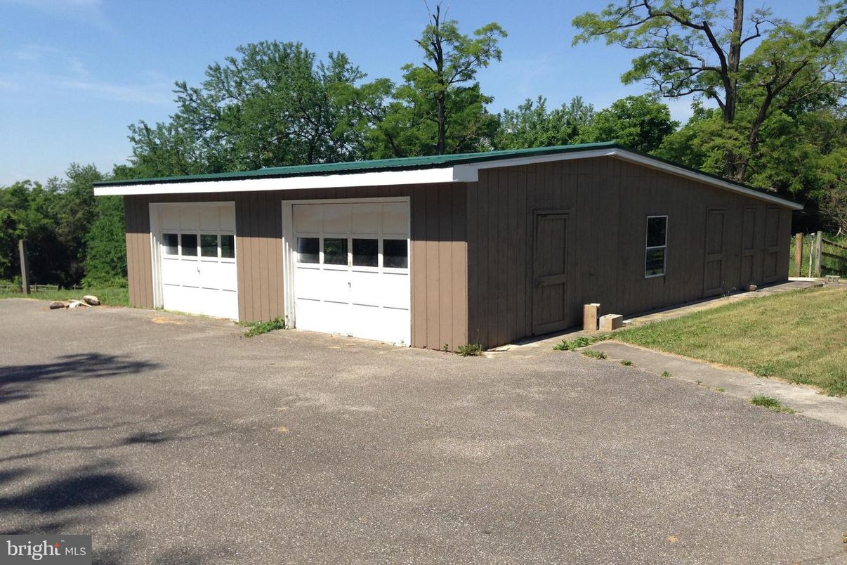 Backyard, Detached Garage, Exterior