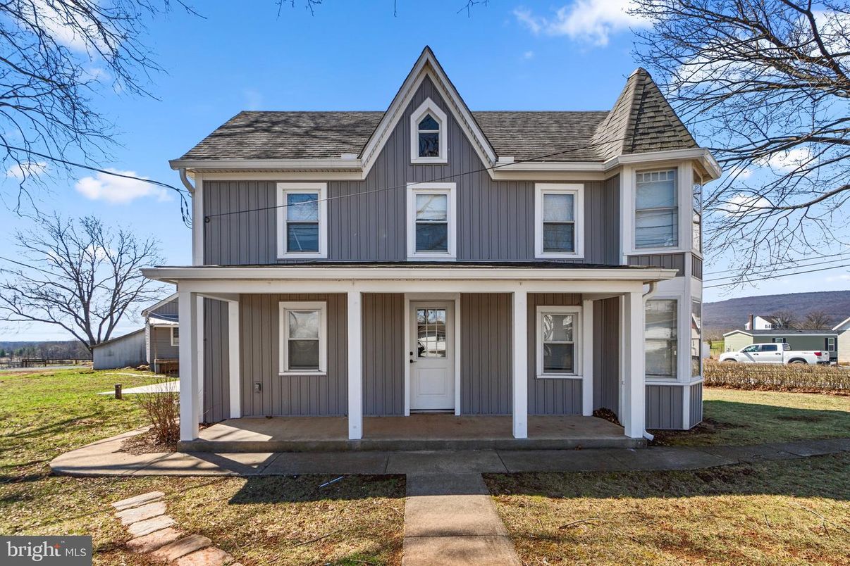 Exterior, Facade, Queen Anne Victorian