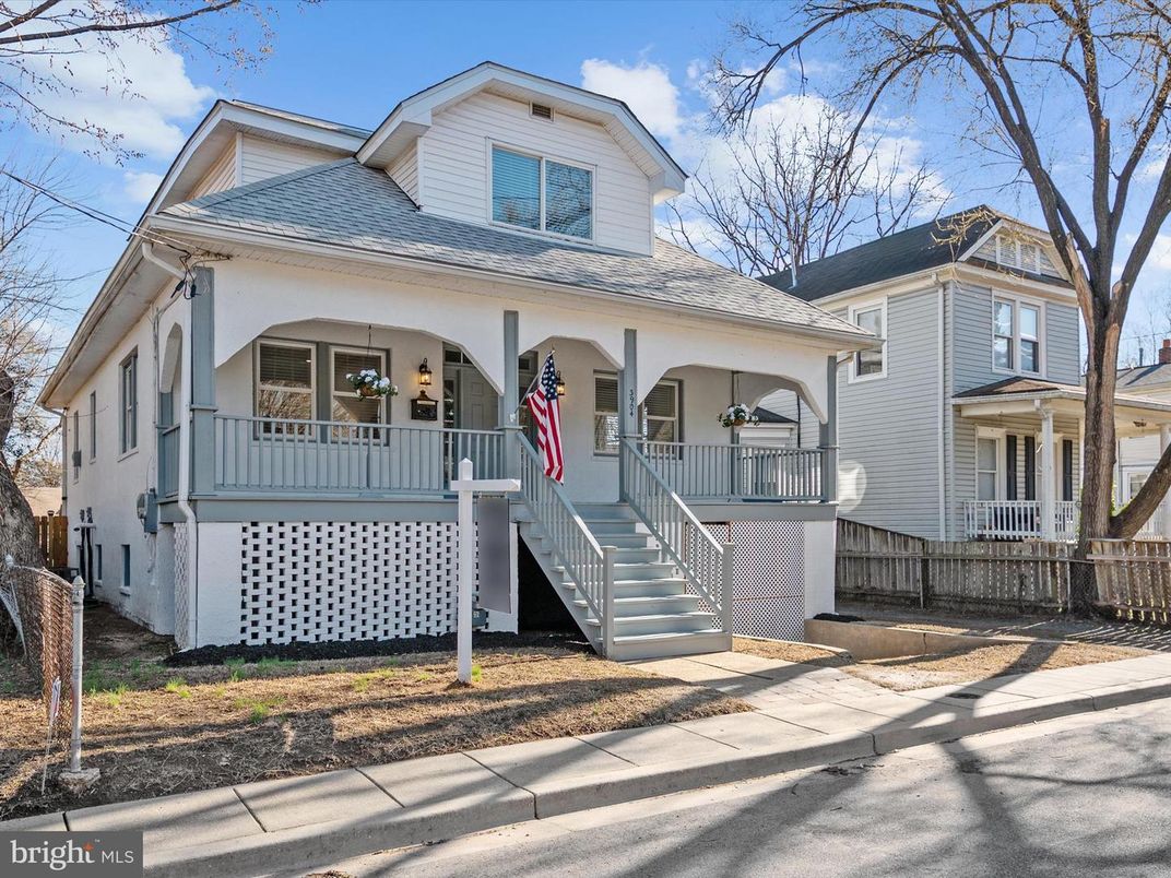 Exterior, Facade, Queen Anne Victorian