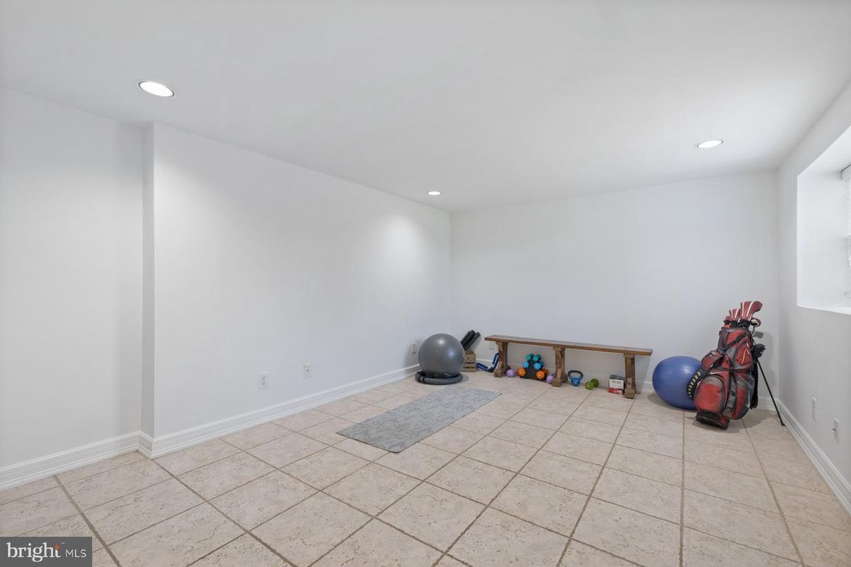 Fitness Equipment, Interior, Recessed Lighting