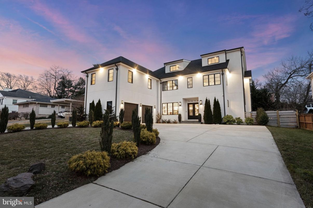 Backyard, Exterior, Facade, Modern