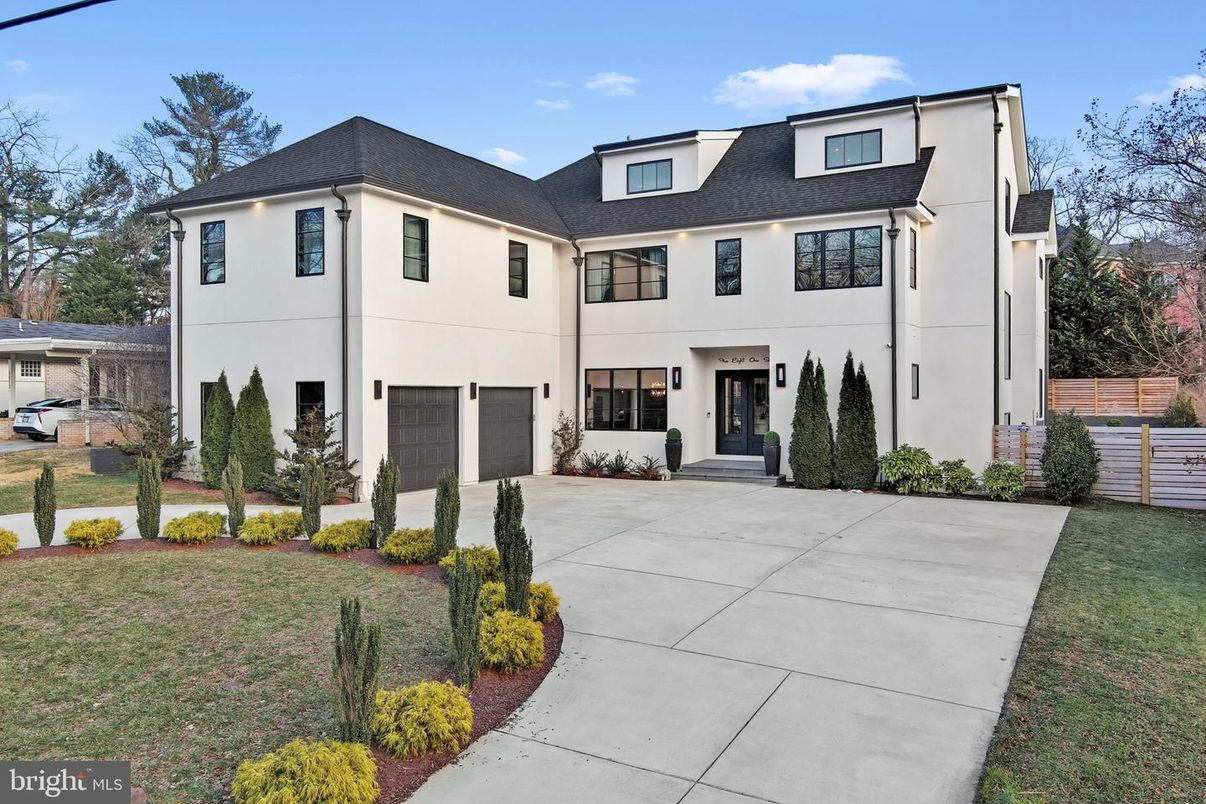 Attached, Exterior, Facade, French Provincial