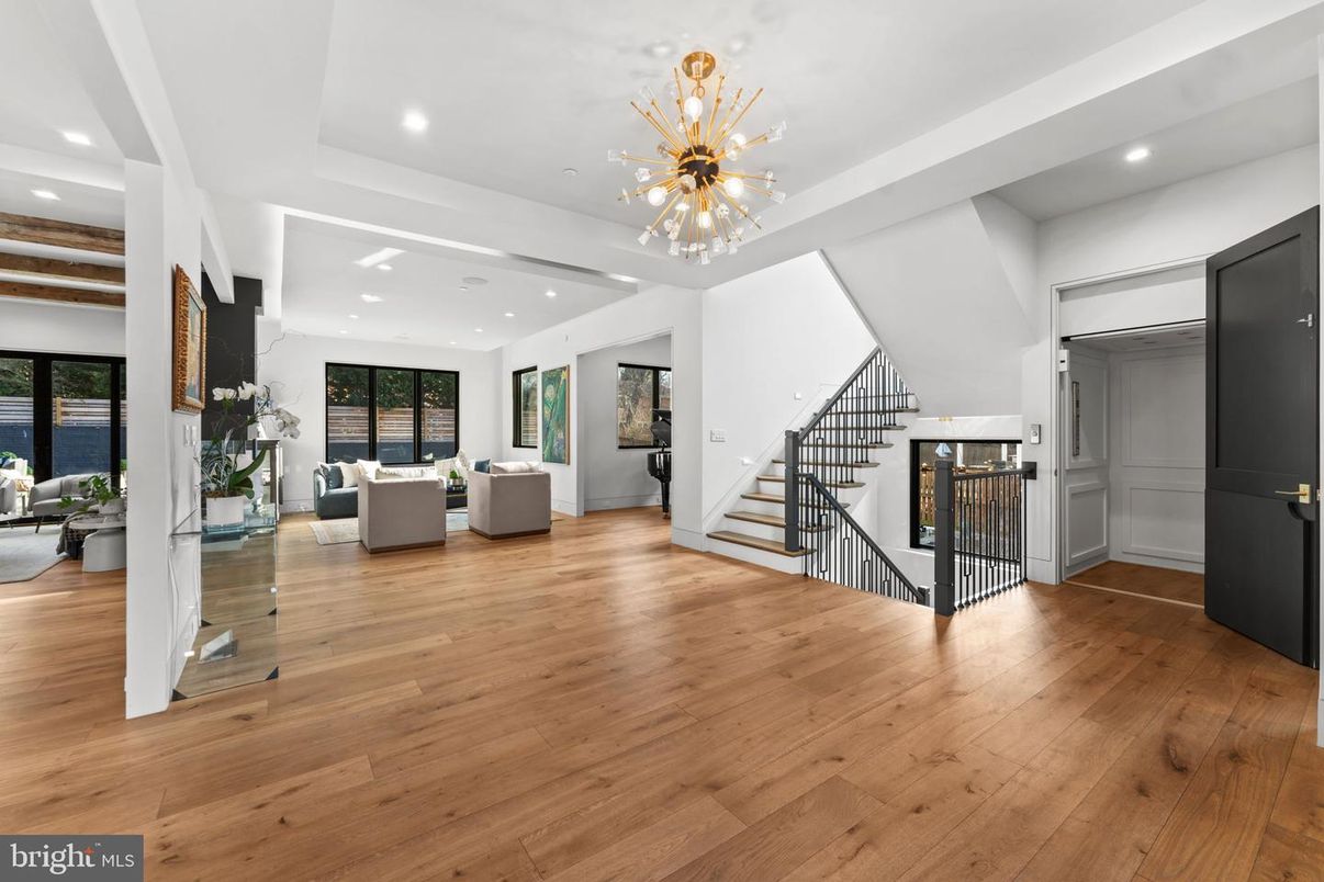 Interior, Living room, Pendant Lights, Recessed Lighting, Wood Texture Flooring