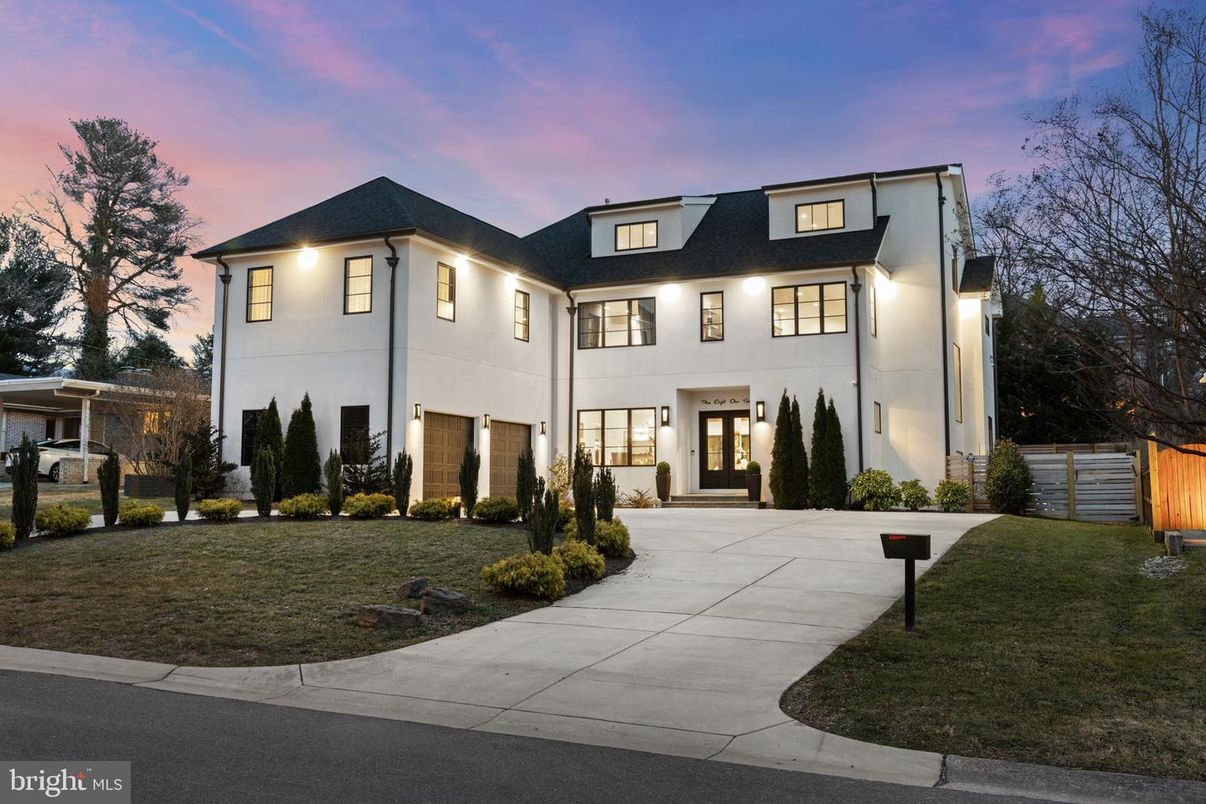 Exterior, Facade, French Provincial
