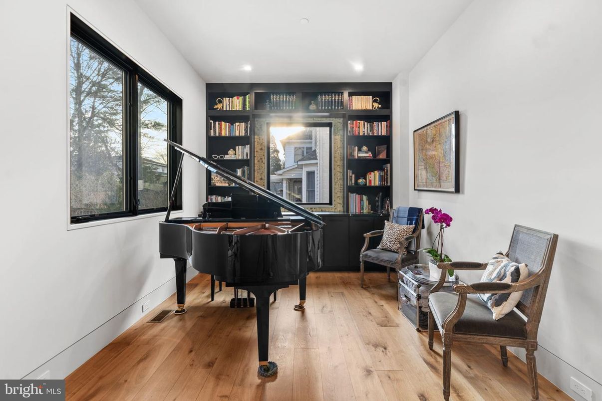 Interior, Piano, Recessed Lighting, Wood Texture Flooring