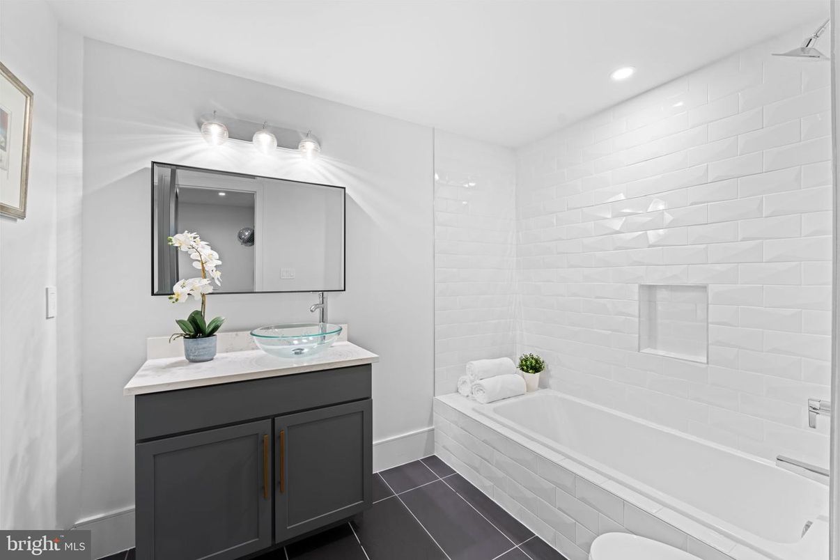Bathroom, Interior, Recessed Lighting