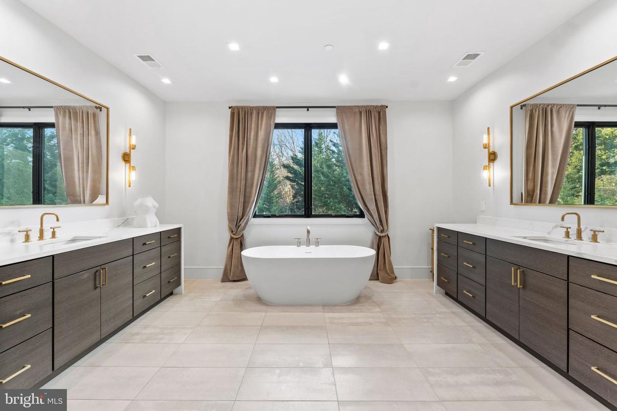 Bathroom, Dual Sink Vanities, Free Standing Baths, Interior, Recessed Lighting