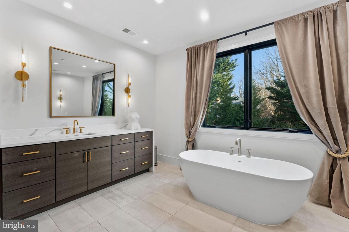 Bathroom, Dual Sink Vanities, Free Standing Baths, Interior, Recessed Lighting