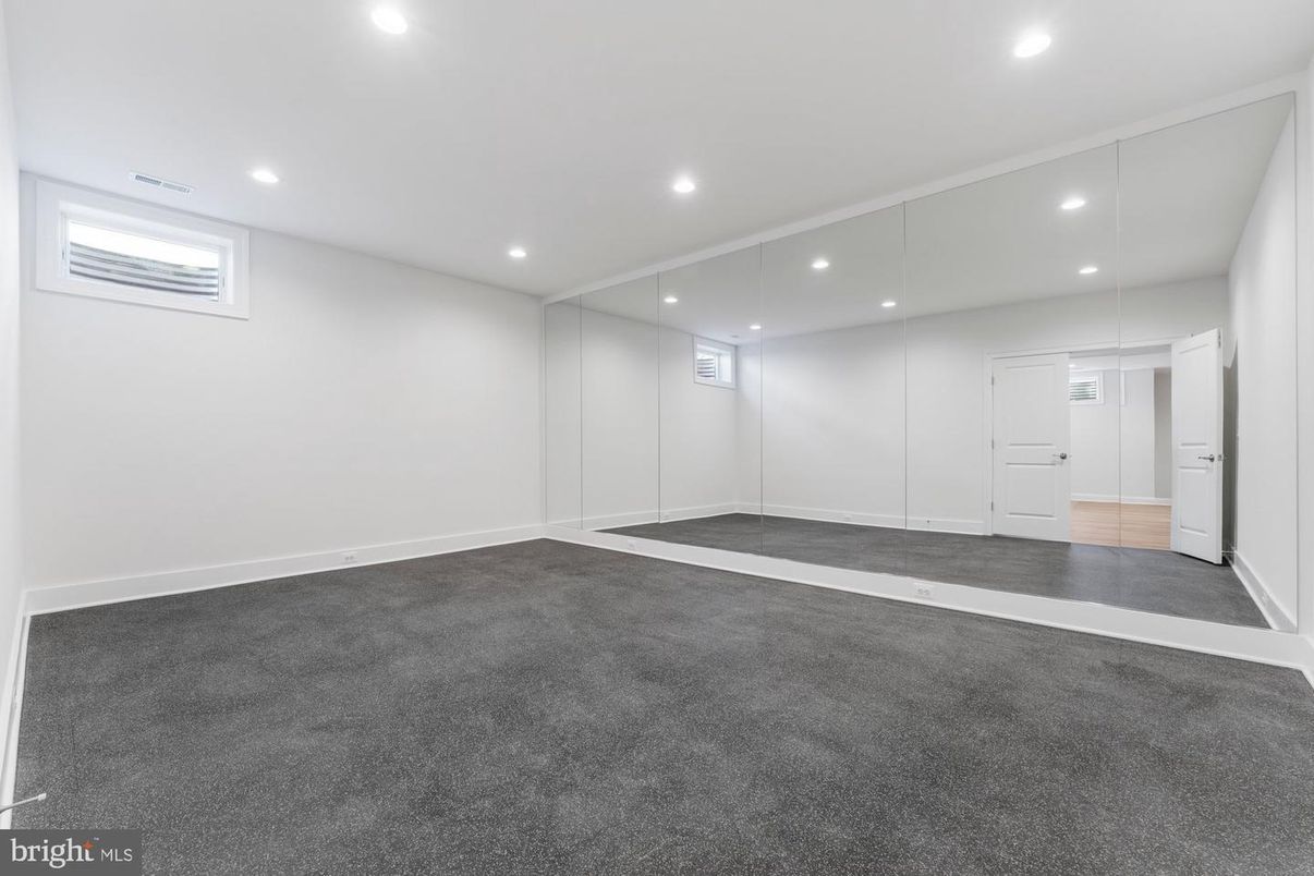 Empty room, Interior, Recessed Lighting