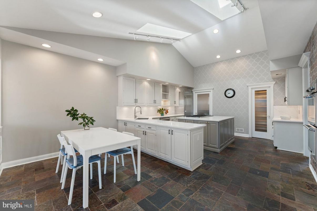 Dining room, Interior, Kitchen, Recessed Lighting